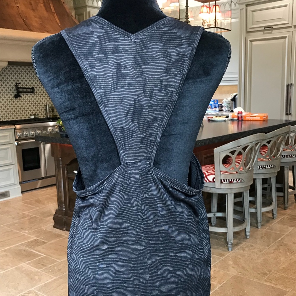 LuLulemon top Size M medium 6 Black